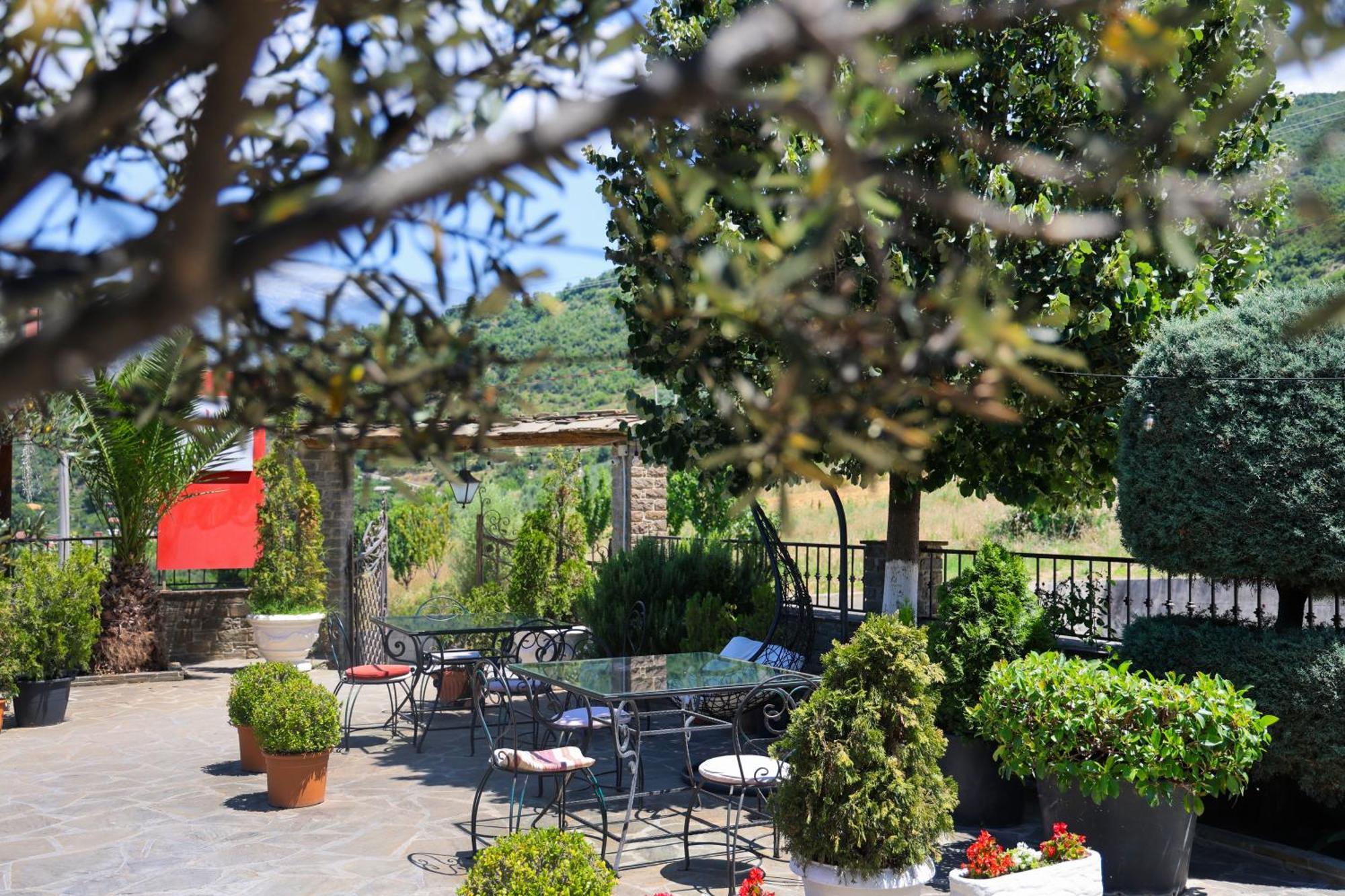 Hotel Kanione Cerenisht エクステリア 写真