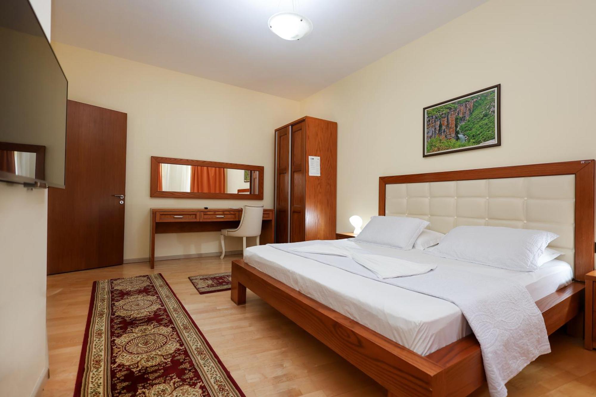 Hotel Kanione Cerenisht エクステリア 写真