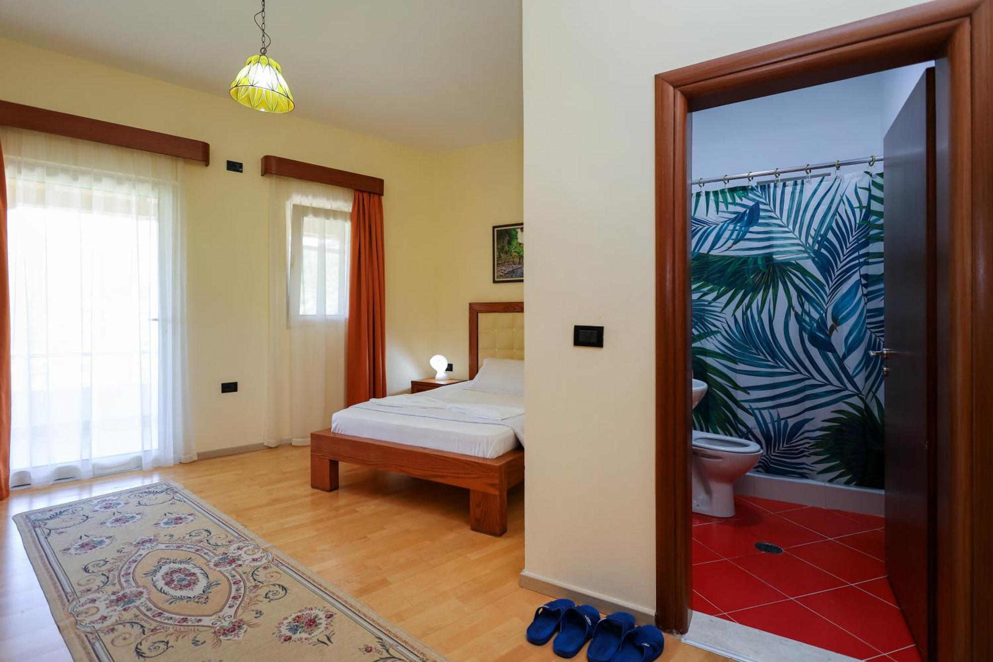 Hotel Kanione Cerenisht エクステリア 写真