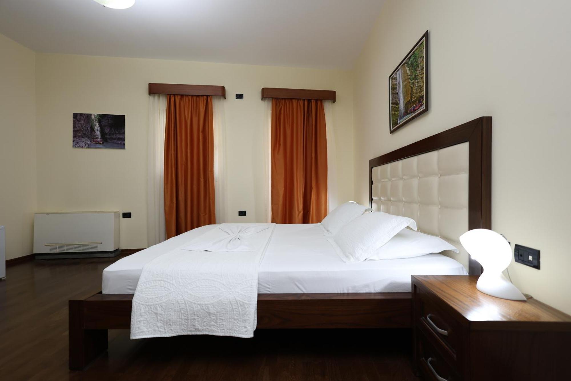 Hotel Kanione Cerenisht エクステリア 写真