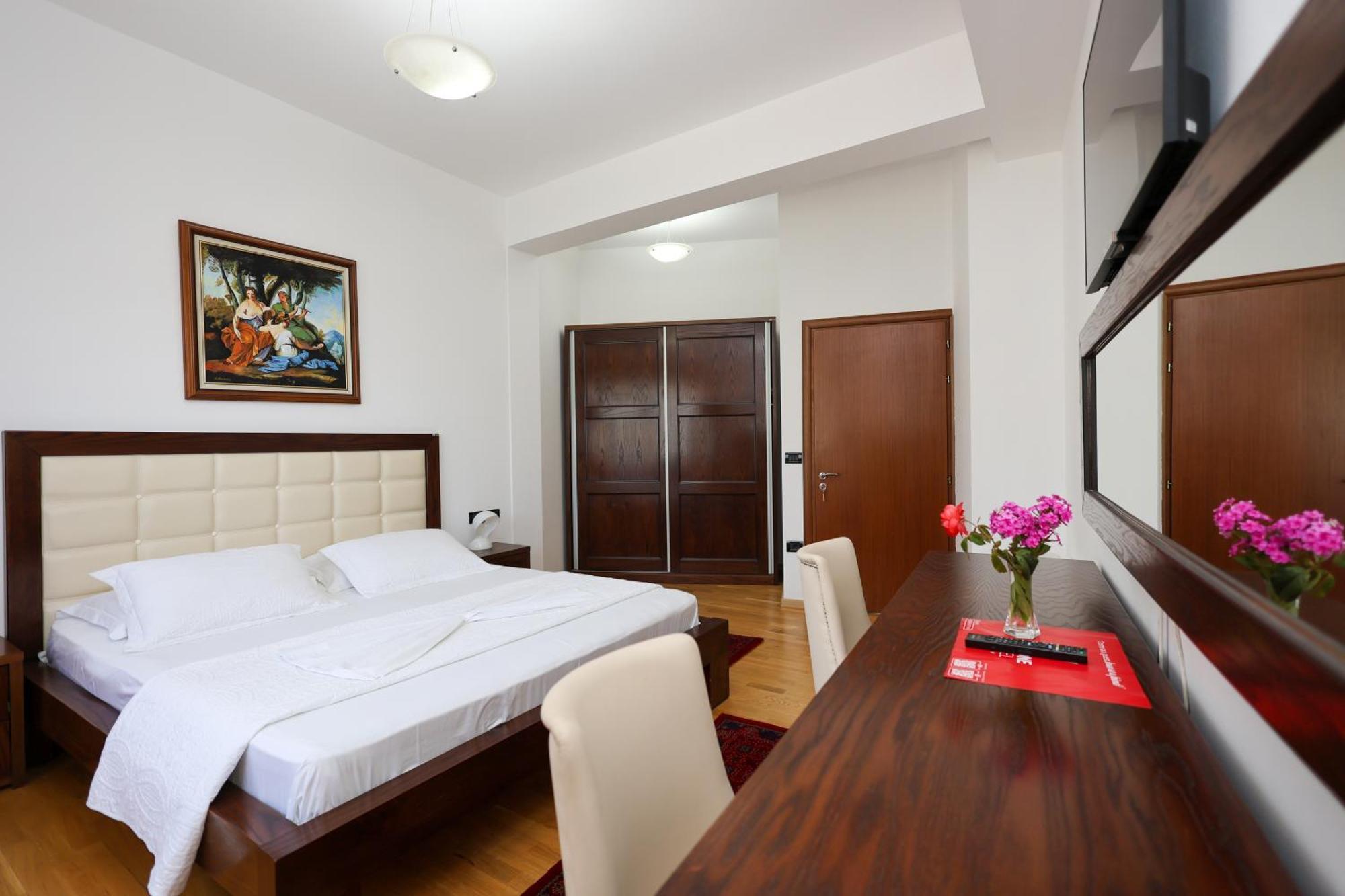 Hotel Kanione Cerenisht エクステリア 写真