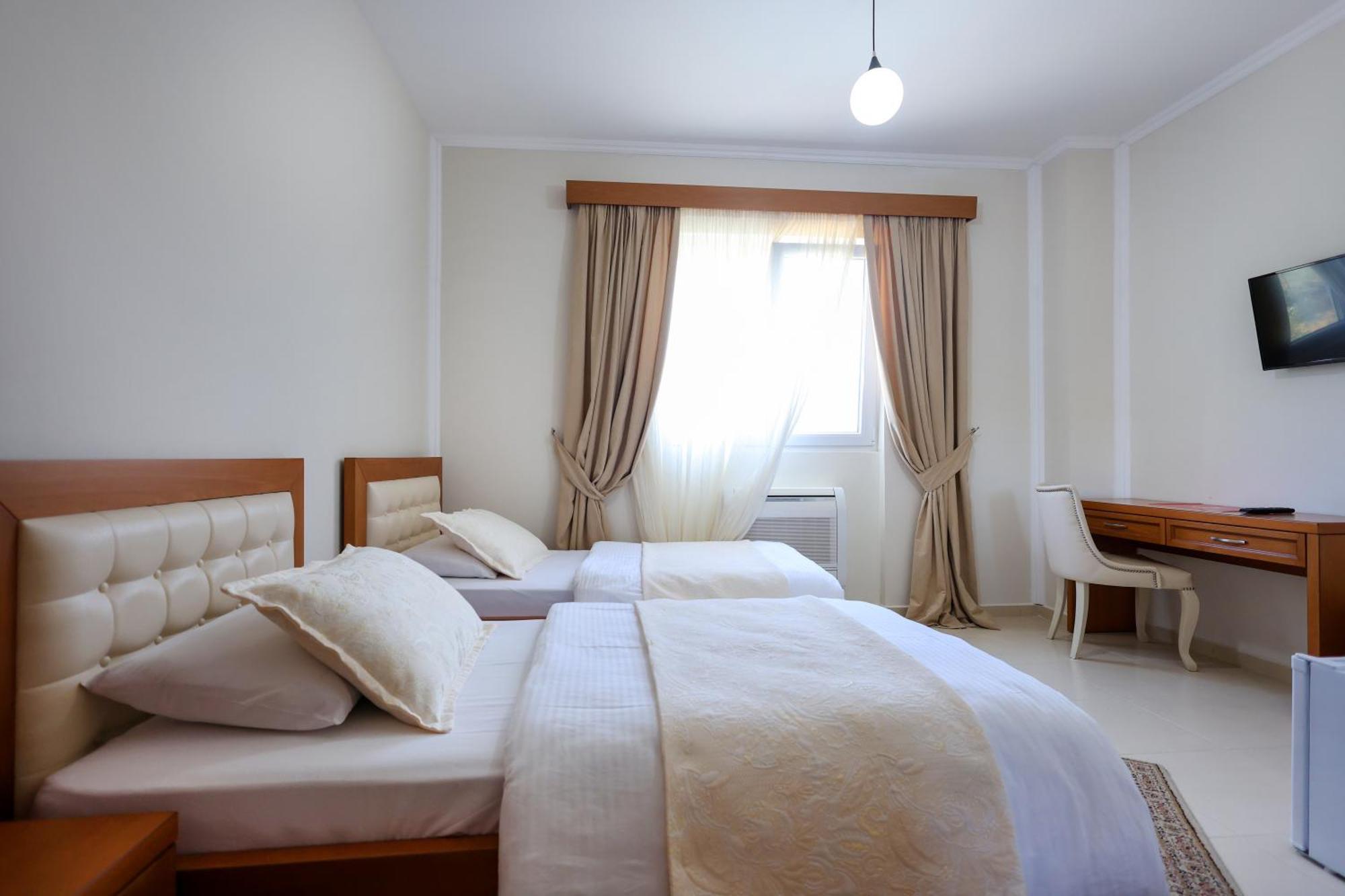 Hotel Kanione Cerenisht エクステリア 写真