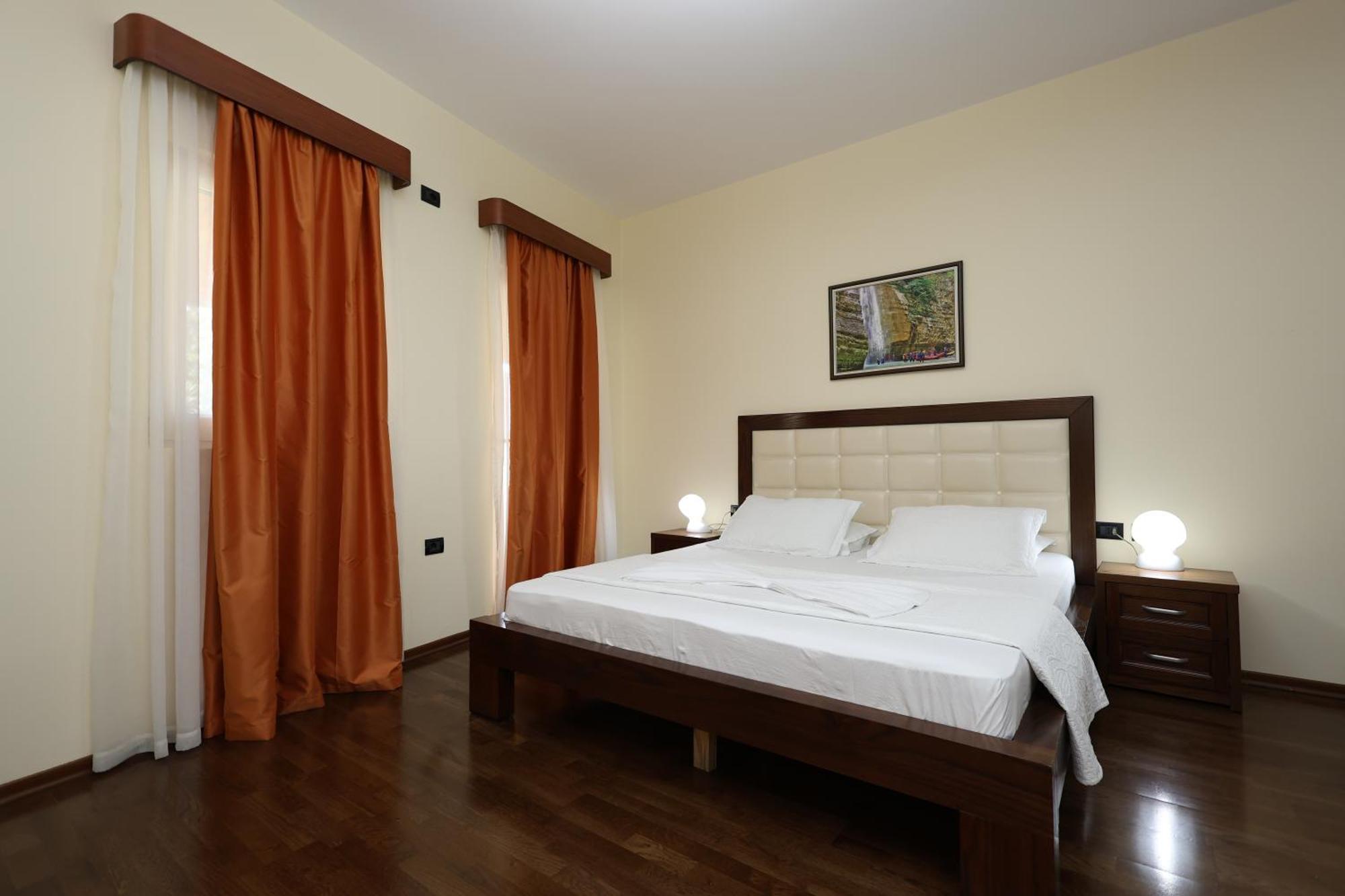 Hotel Kanione Cerenisht エクステリア 写真
