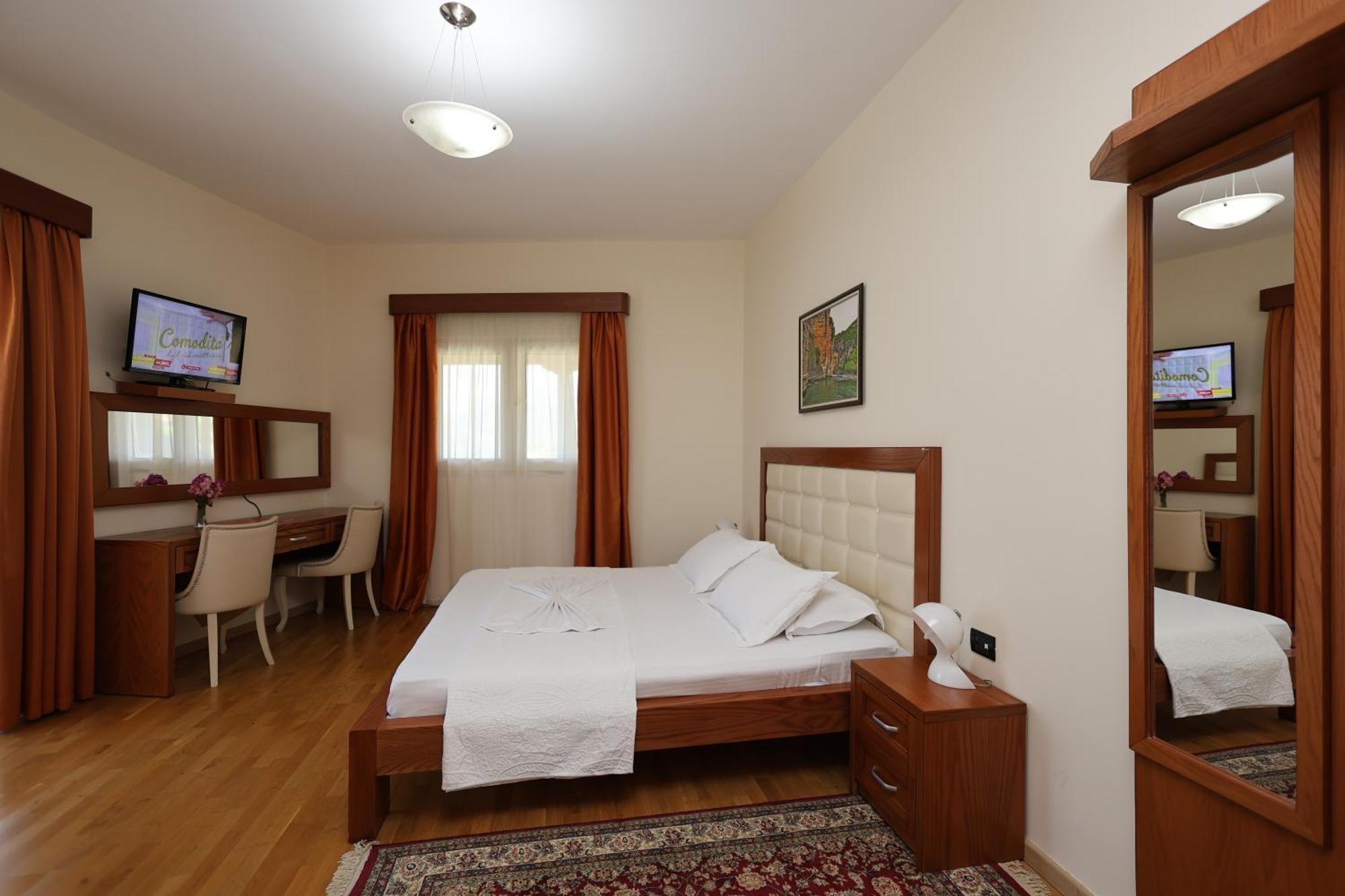 Hotel Kanione Cerenisht エクステリア 写真